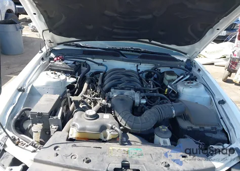 2005 Ford Mustang Gt Deluxe/Gt Premium z USA, uszkodzony, nr VIN 1ZVHT82H055248252